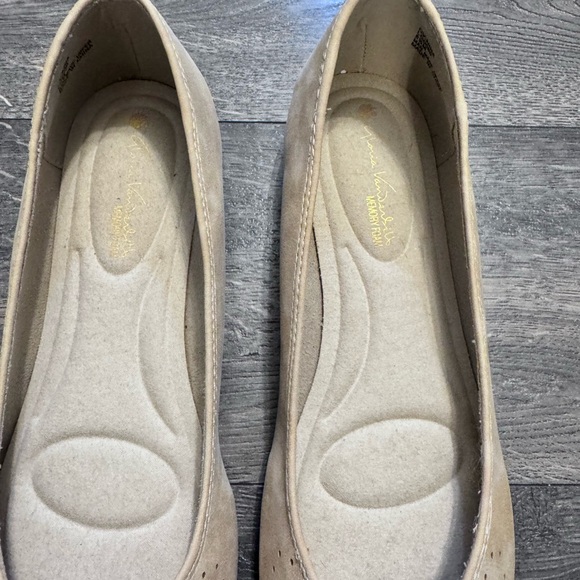 Gloria Vanderbilt Nina‎ Flats SZ 8.5 Tan NEW - Picture 9 of 9